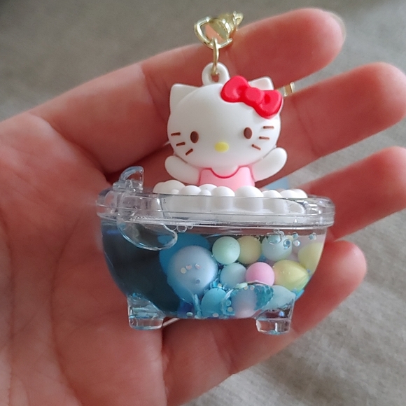 Hello Kitty Bath Tub Keychain - Picture 5 of 7